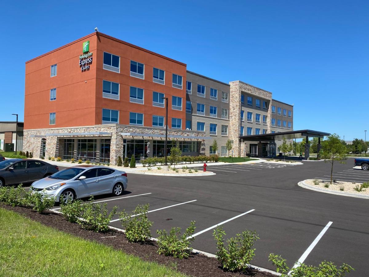 Holiday Inn Express & Suites - Madison West - Middleton By Ihg Exterior photo