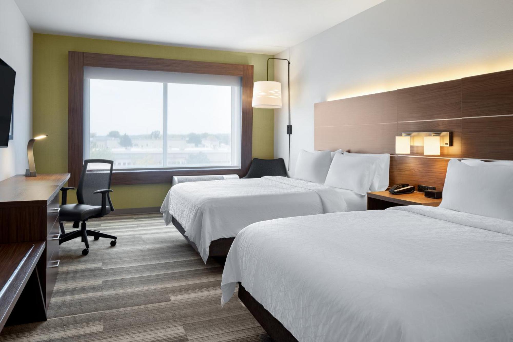 Holiday Inn Express & Suites - Madison West - Middleton By Ihg Exterior photo